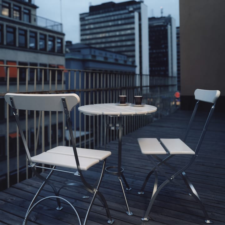 Mesa de tres patas Bryggeri, Roble lacado blanco-galvanizado en caliente Grythyttan Stålmöbler