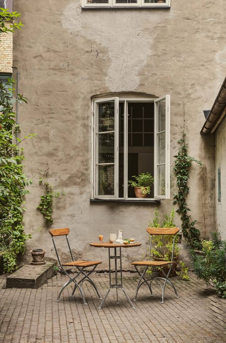 Mesa de tres patas Bryggeri, Teca-estructura galvanizada en caliente Grythyttan Stålmöbler