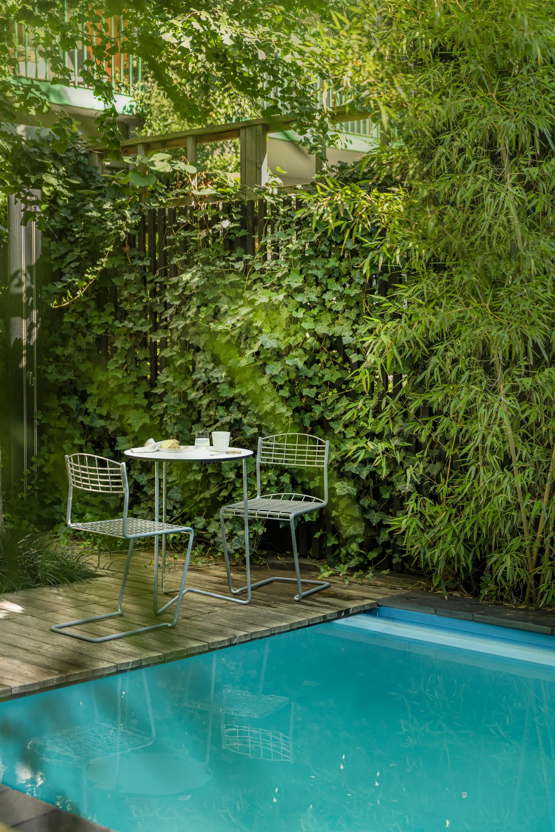 Mesa High Tech, Blanco-estructura galvanizada en caliente, Ø60 cm Grythyttan Stålmöbler