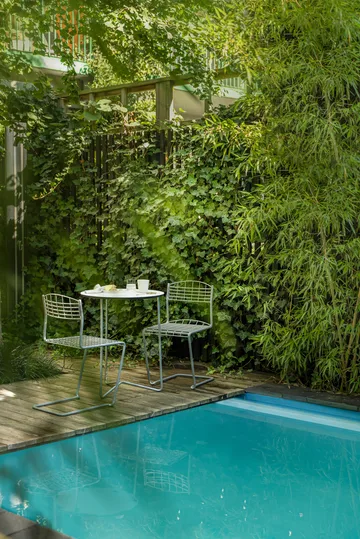 Mesa High Tech - Blanco-estructura galvanizada en caliente, Ø60 cm - Grythyttan Stålmöbler