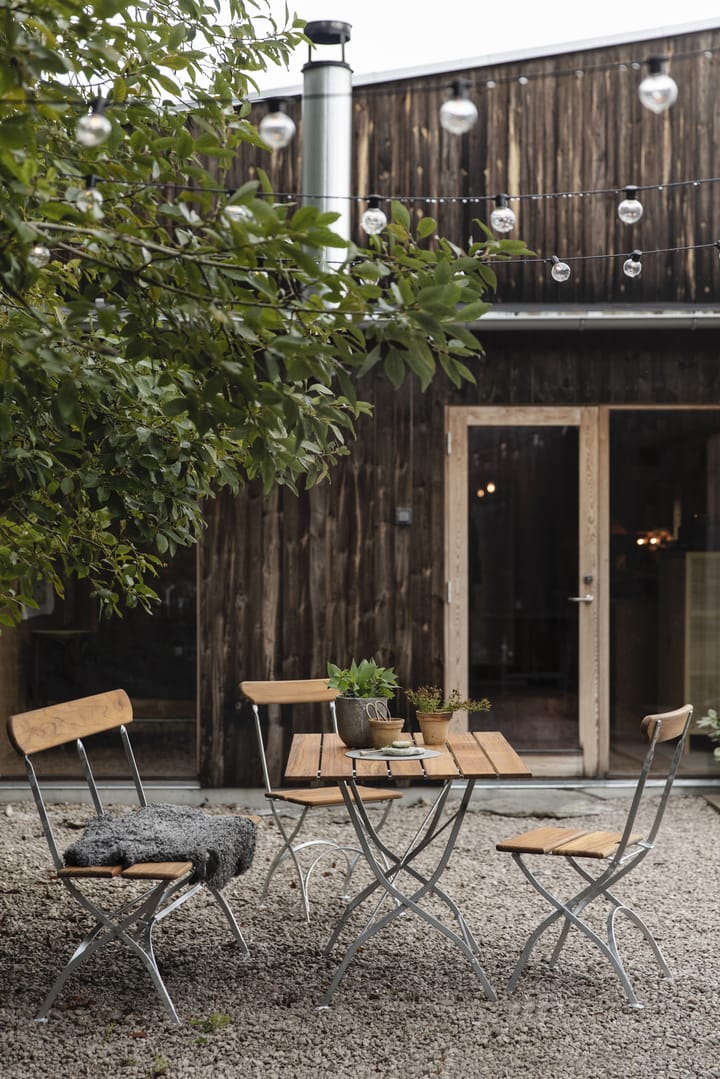 Silla Bryggeri, Teca-estructura galvanizada en caliente Grythyttan Stålmöbler