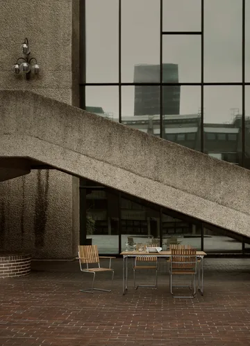 Sillón con reposabrazos Bovik  - Teca—estructura galvanizada en caliente - Grythyttan Stålmöbler