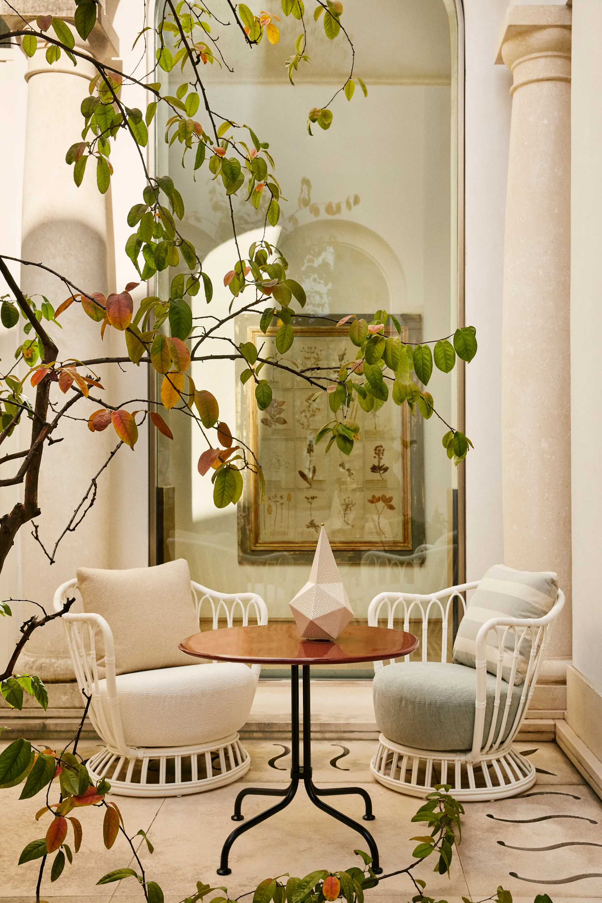 Butaca Grace Outdoor, Leslie Limonta 006-020-alabaster white GUBI