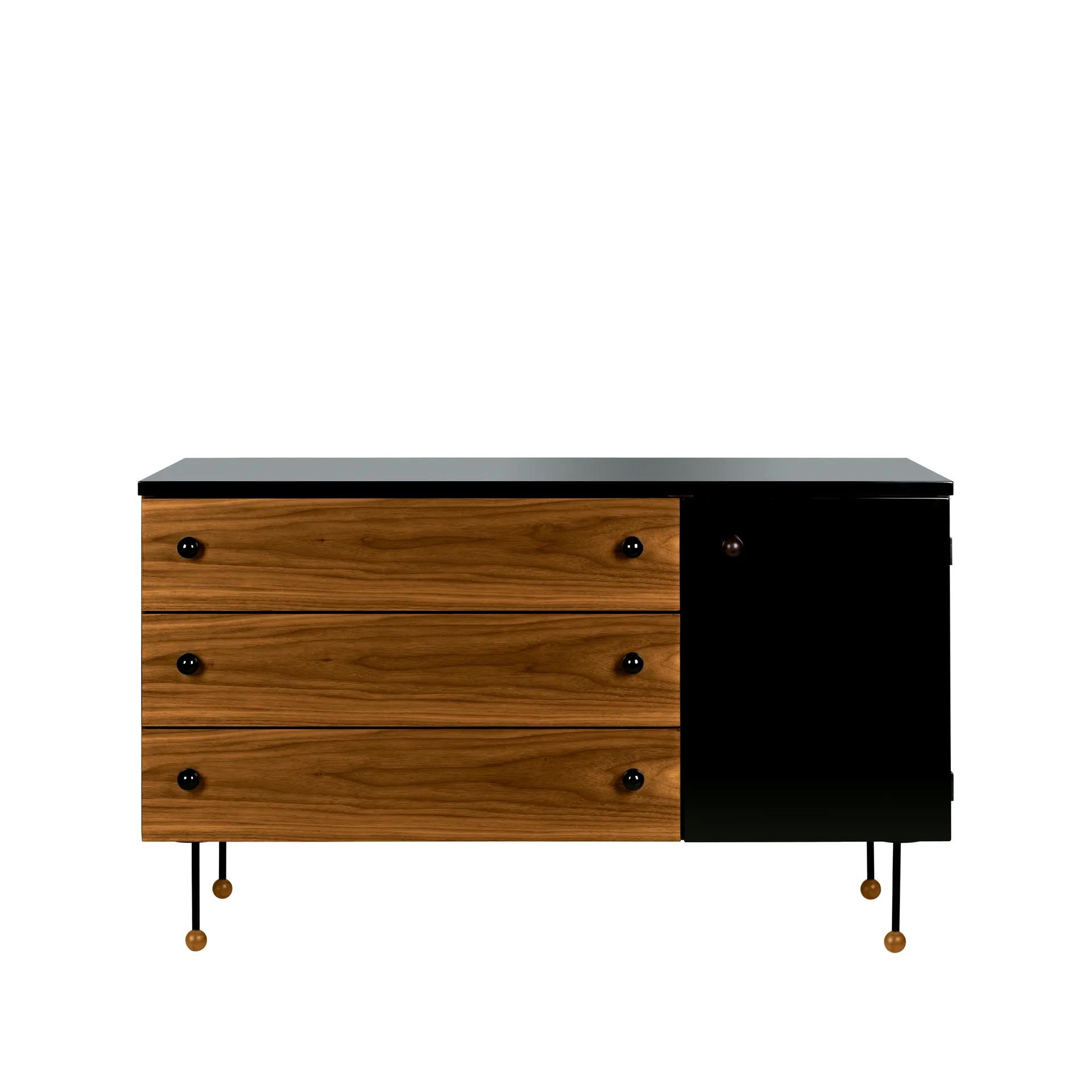 Cómoda 62 Dresser, American walnut, 3 cajones GUBI