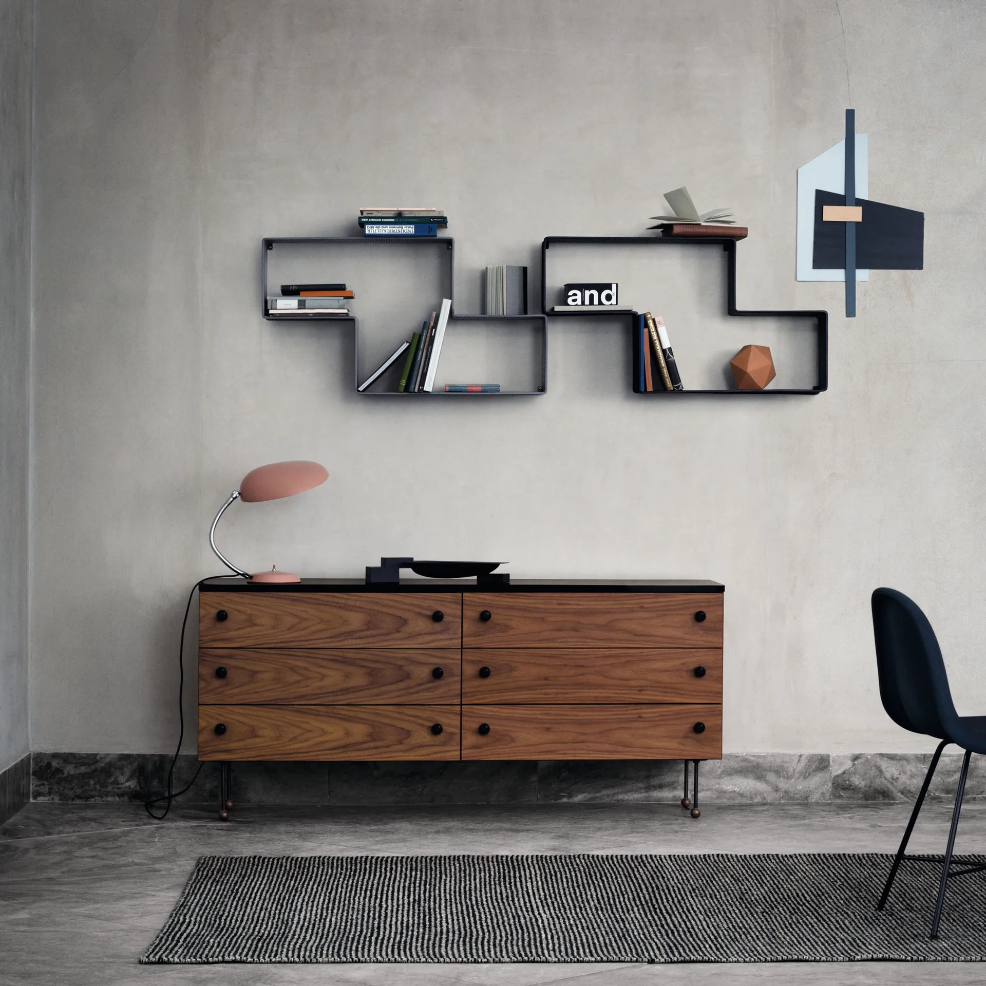 Cómoda 62 Dresser, American walnut, 4 cajones GUBI