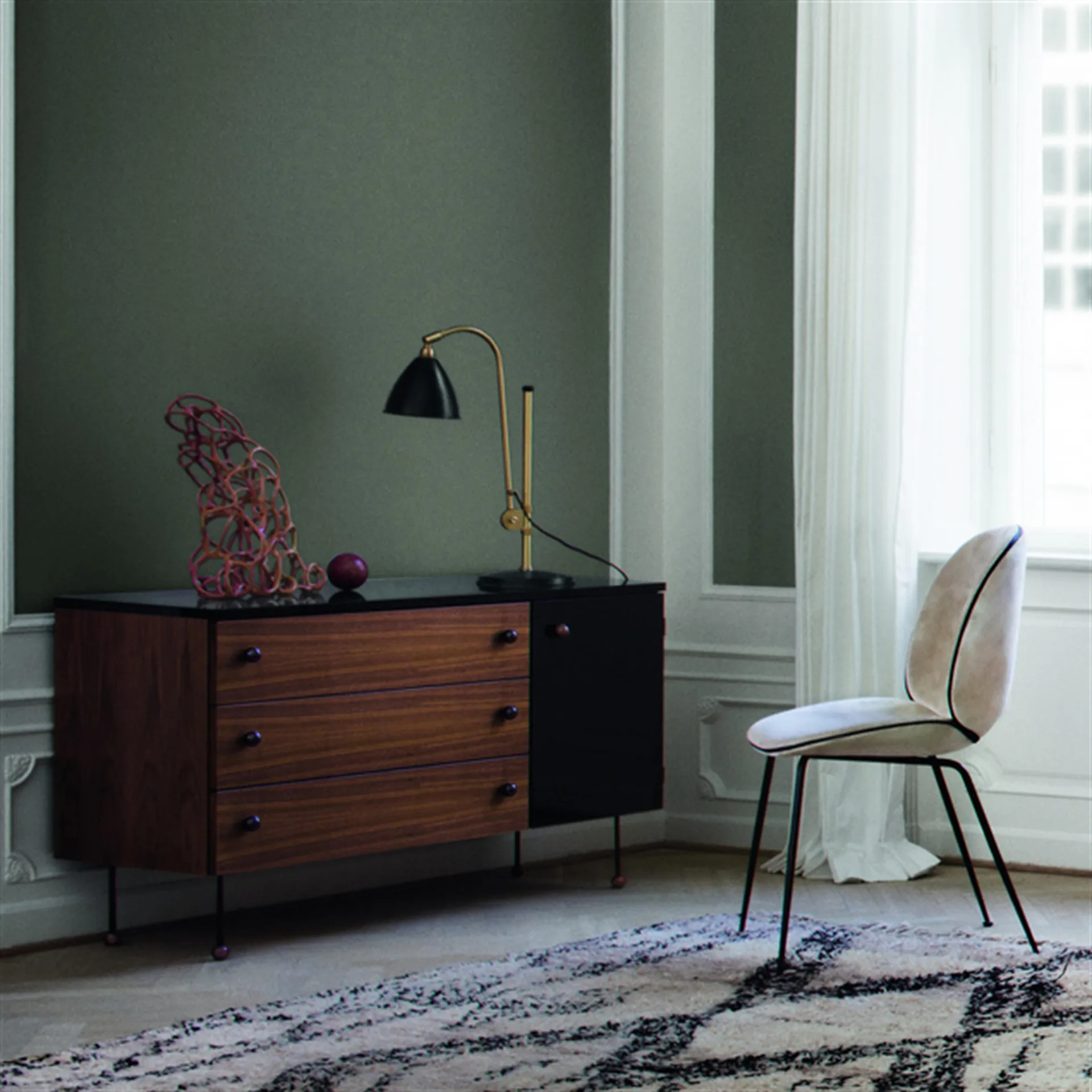 Flexo Bestlite BL1, negro carbón-latón GUBI