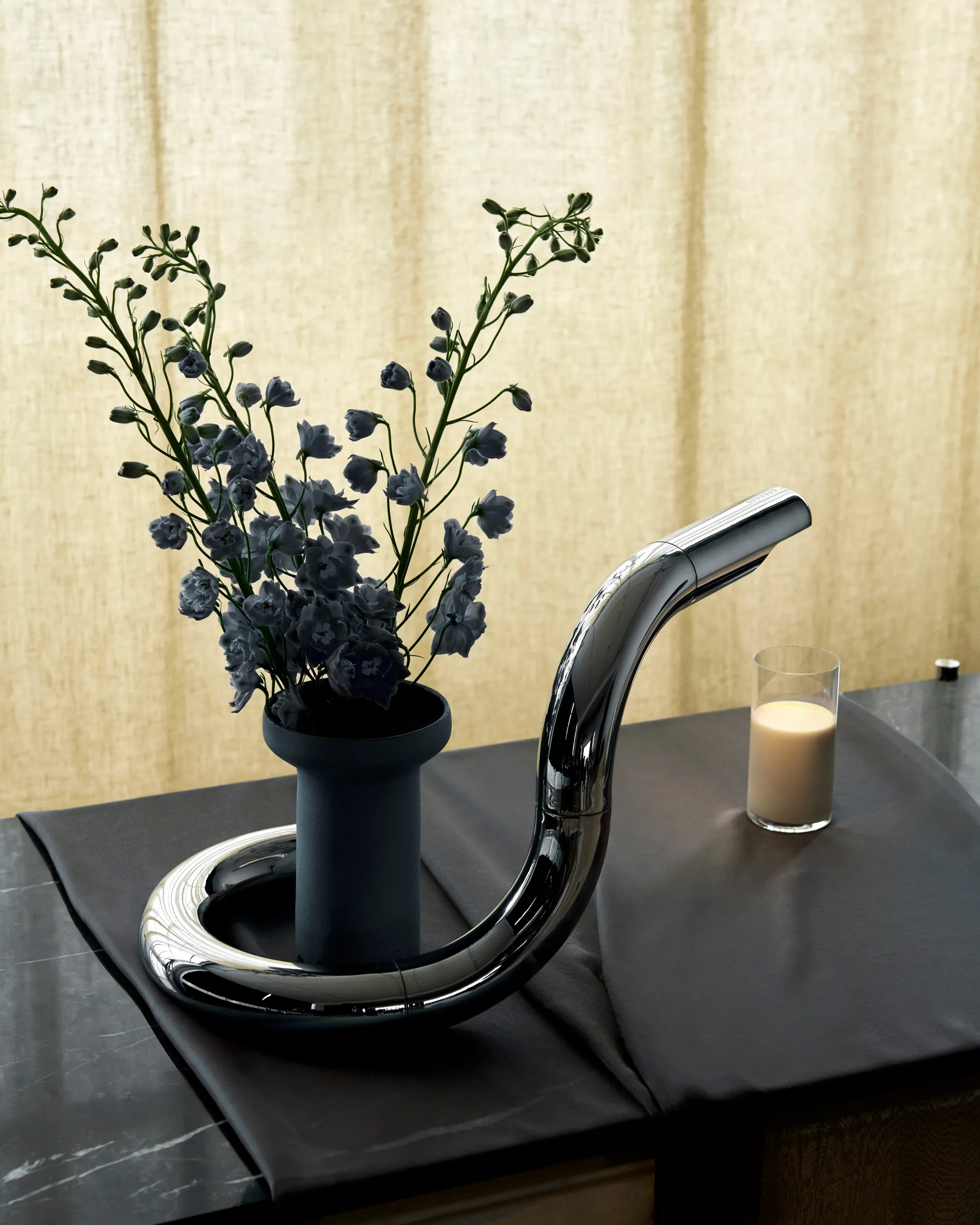 Lámpara de mesa Aspide, Cromo GUBI