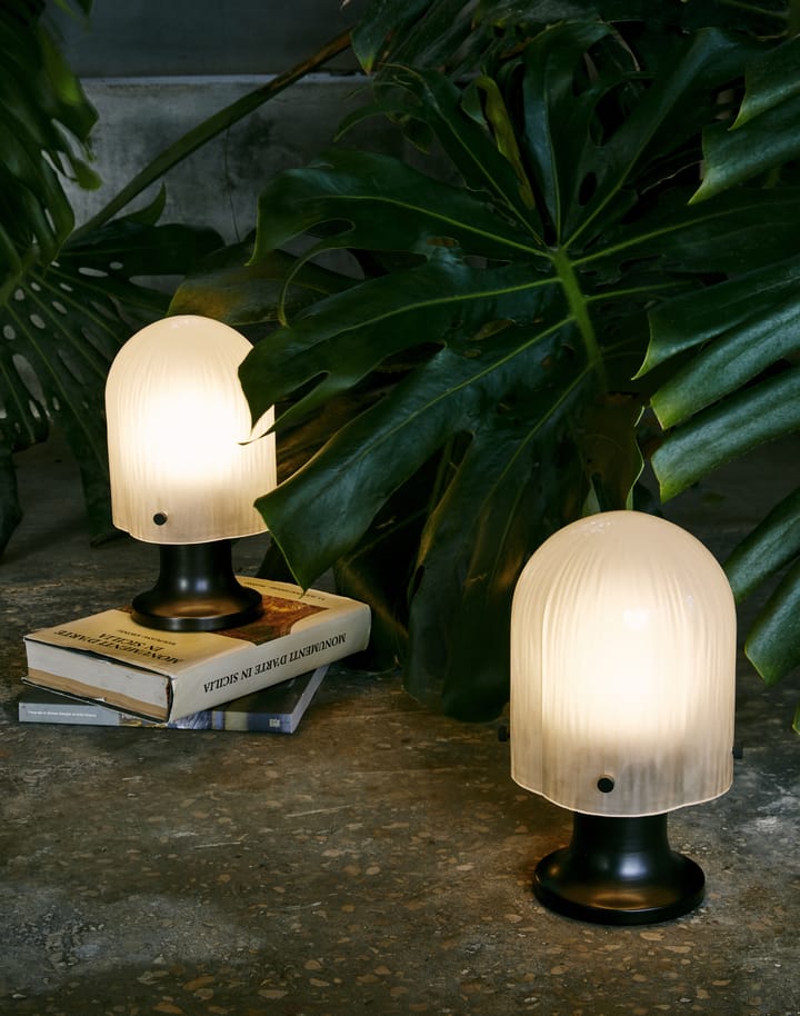 Lámpara de mesa Seine Portable Lamp, Antique brass-white GUBI