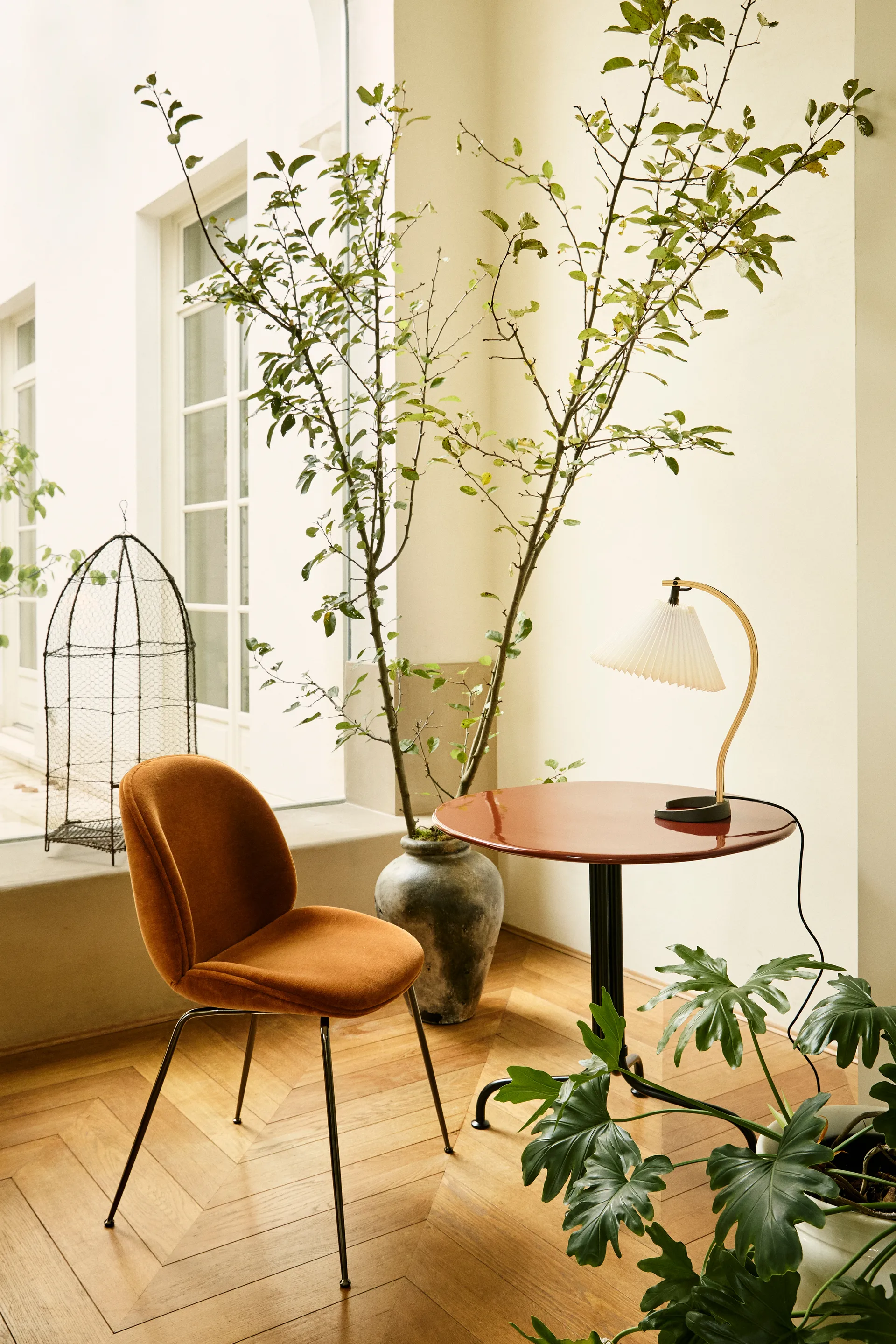 Lámpara de mesa Timberline, Oak-birch-white GUBI