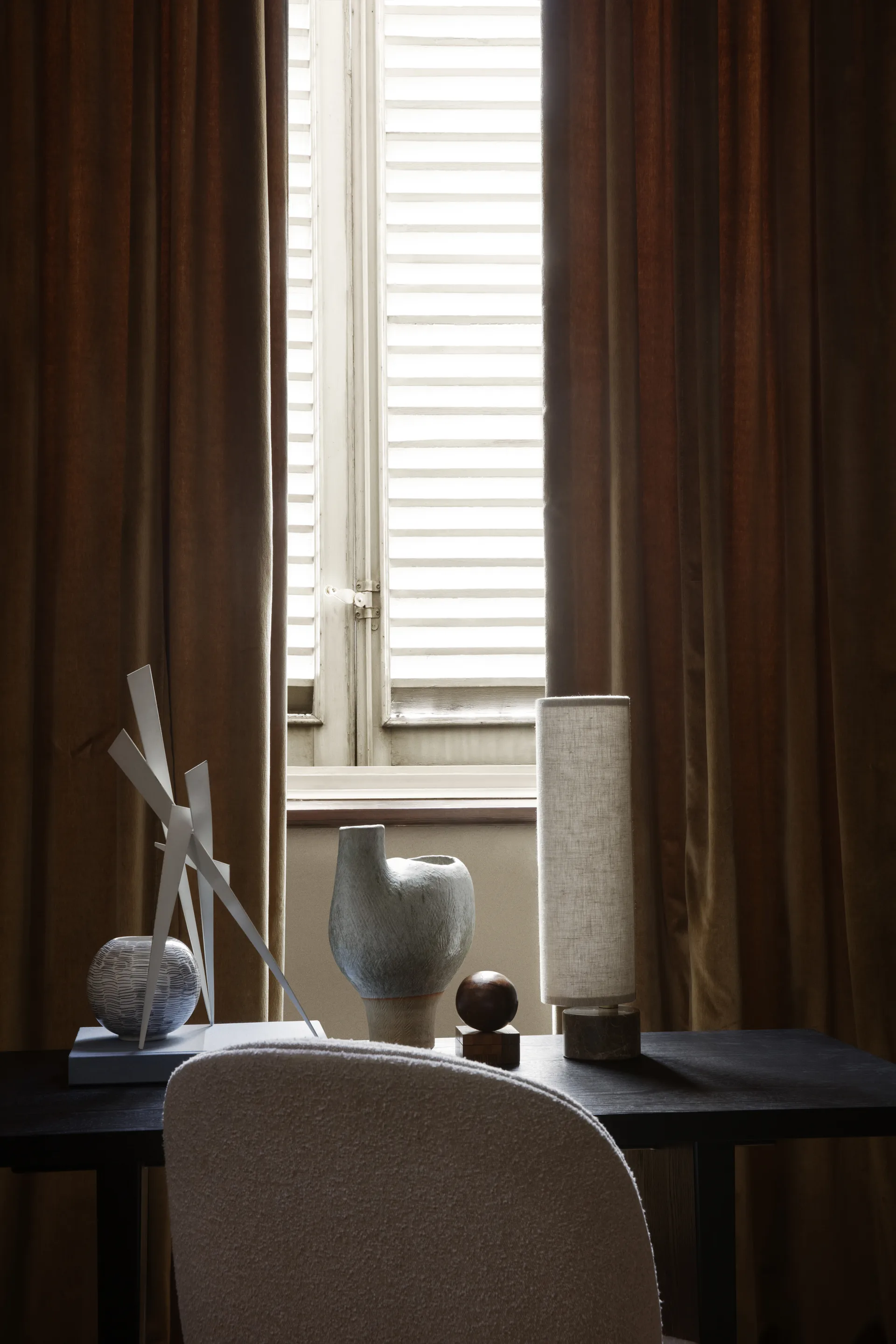 Lámpara de mesa Unbound, Tejido-mármol gris GUBI