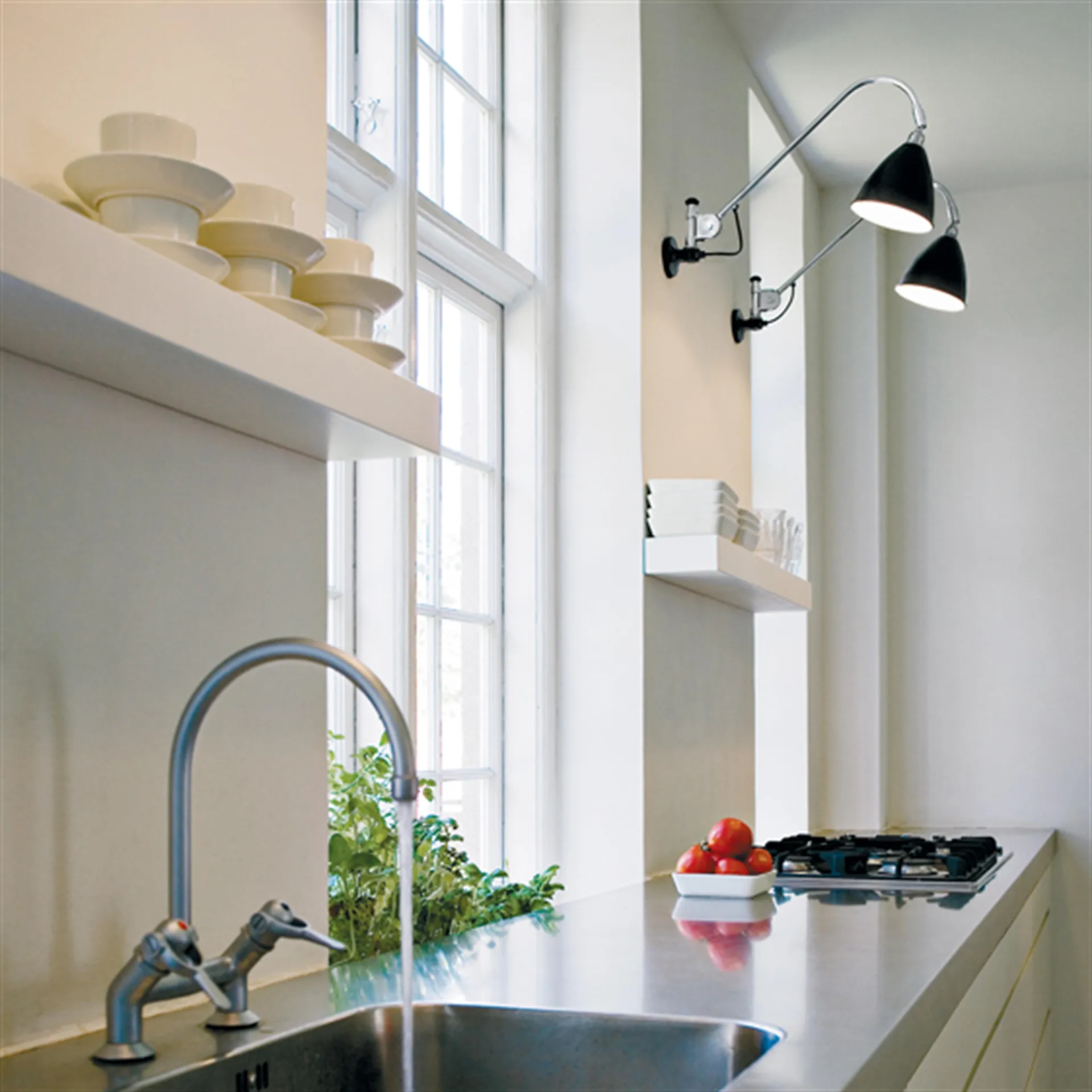 Lámpara de pared Bestlite BL6, negro-cromo GUBI