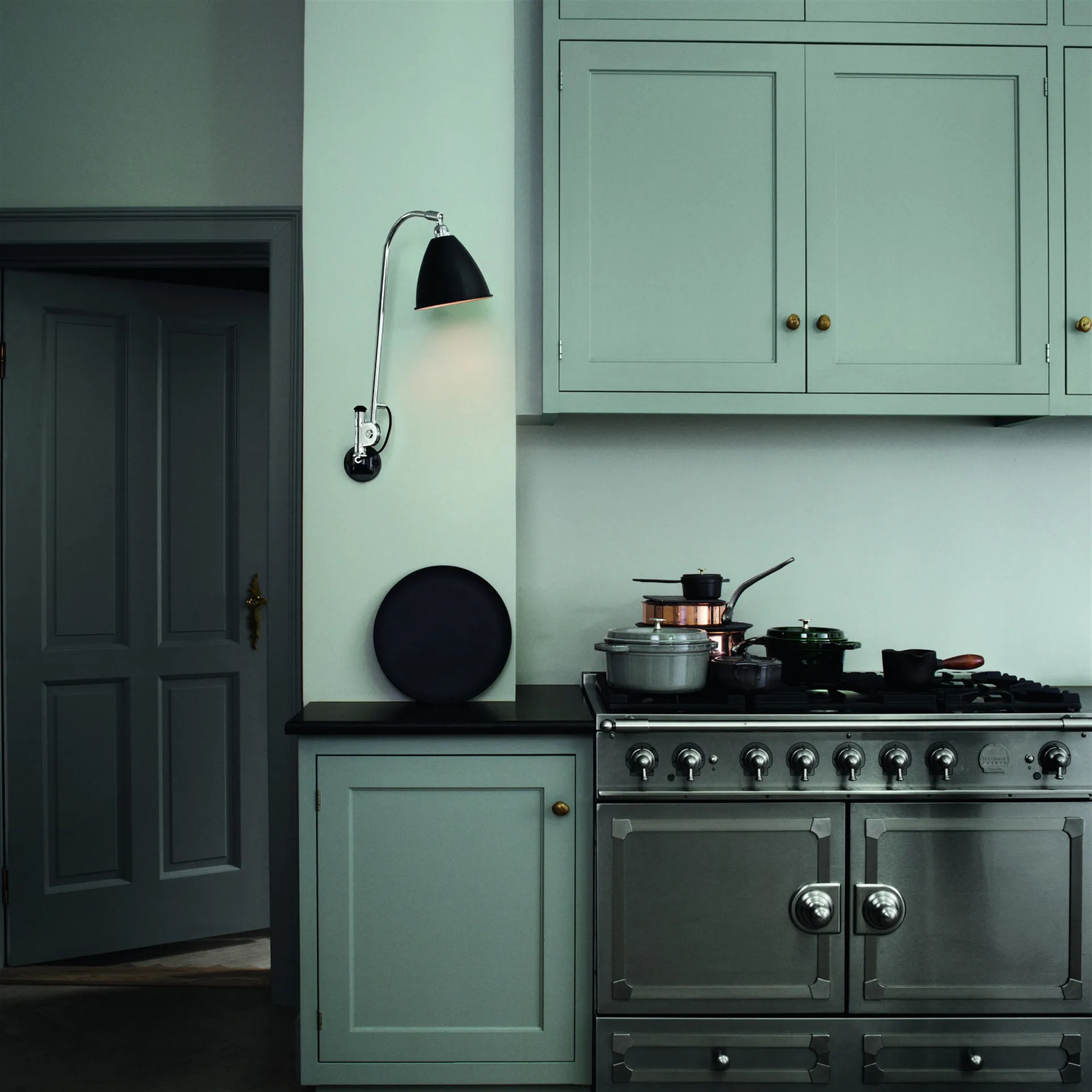 Lámpara de pared Bestlite BL6, negro-cromo GUBI