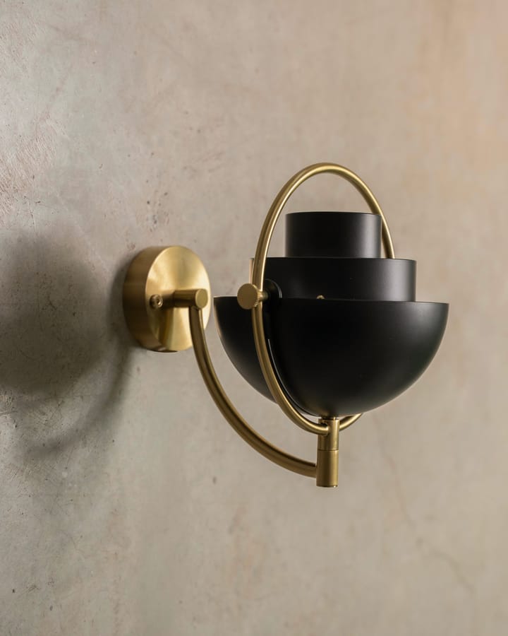 Lámpara de pared Multi-Lite, Negro- latón GUBI