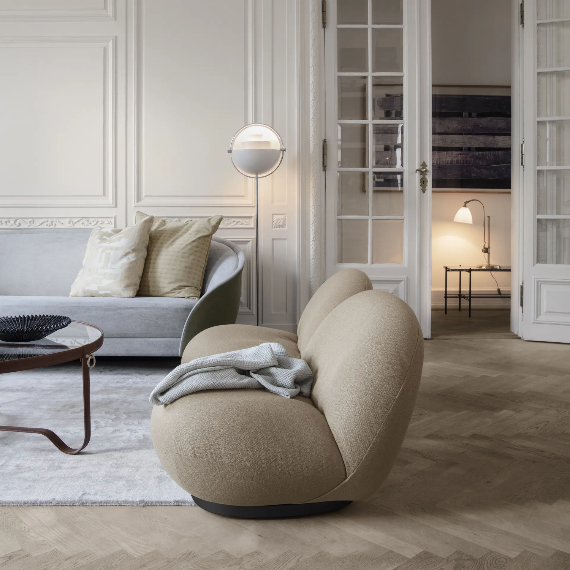 Lámpara de pie Multi-Lite, cromo-blanco GUBI