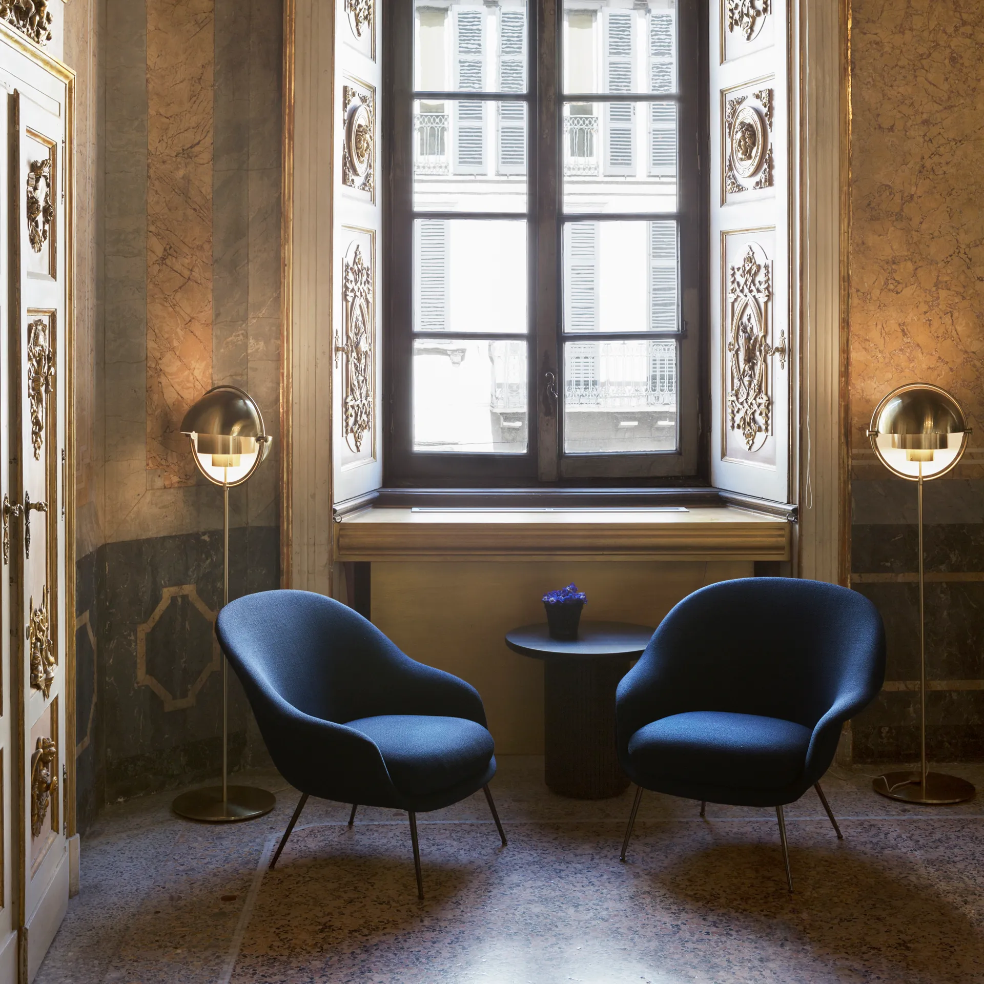 Lámpara de pie Multi-Lite, latón-latón GUBI