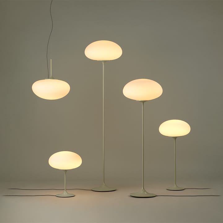 Lámpara de pie Stemlite, Black chrome, altura 110 cm GUBI