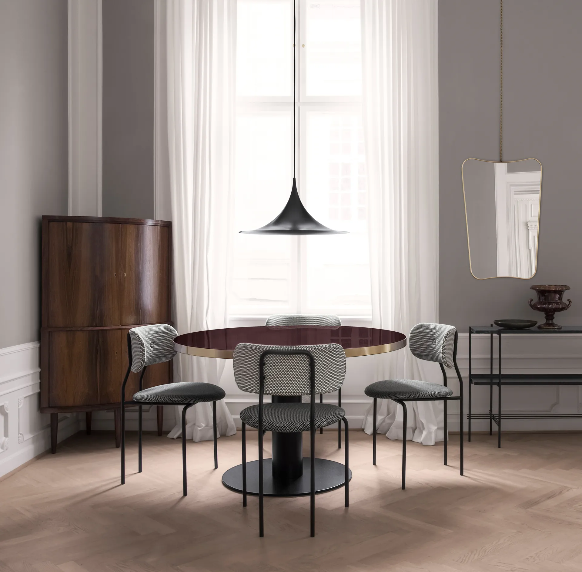 Lámpara de techo Semi Ø 47cm, Black semi matt GUBI