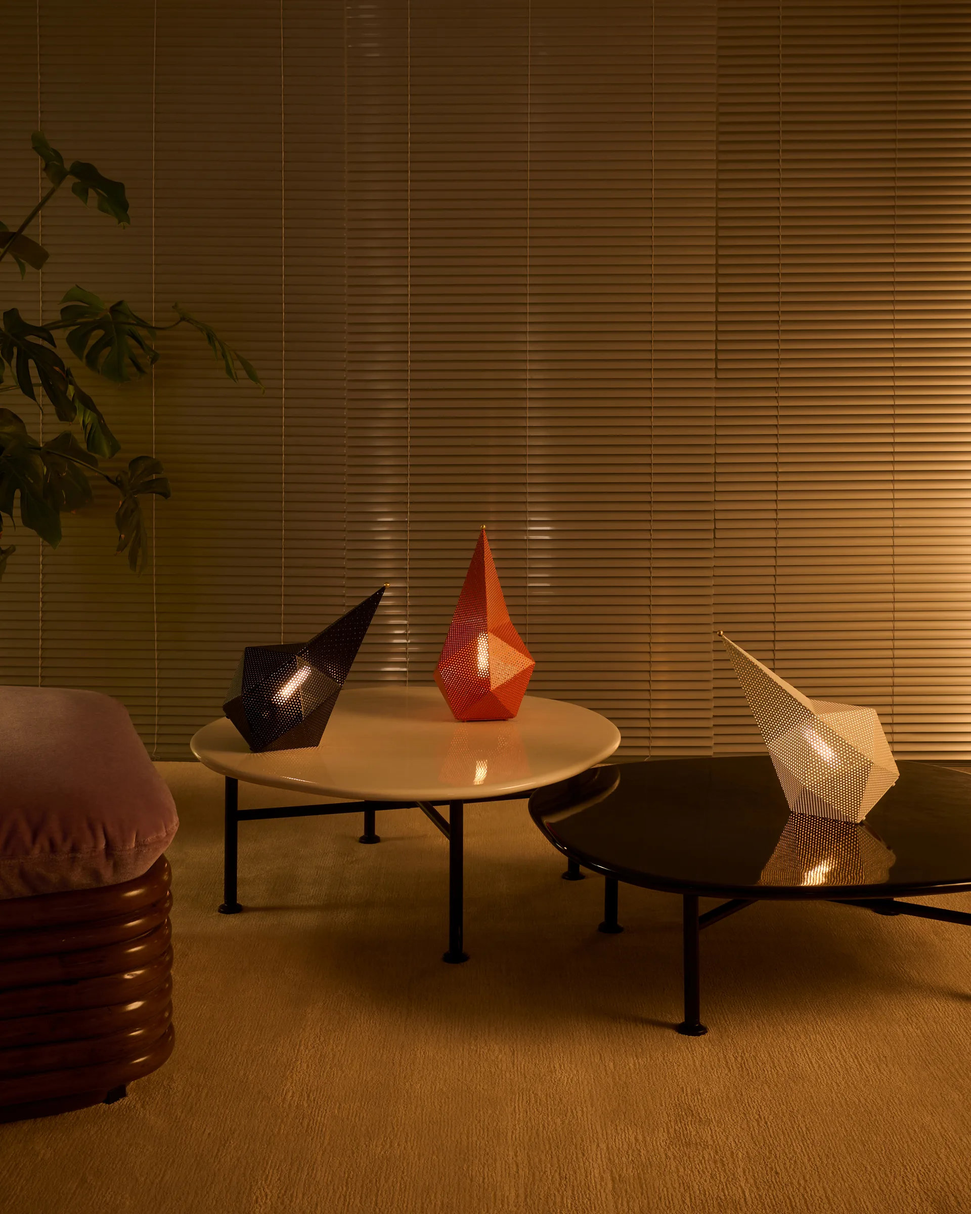 Lámpara portátil Bagdad, Cream white semi matt GUBI