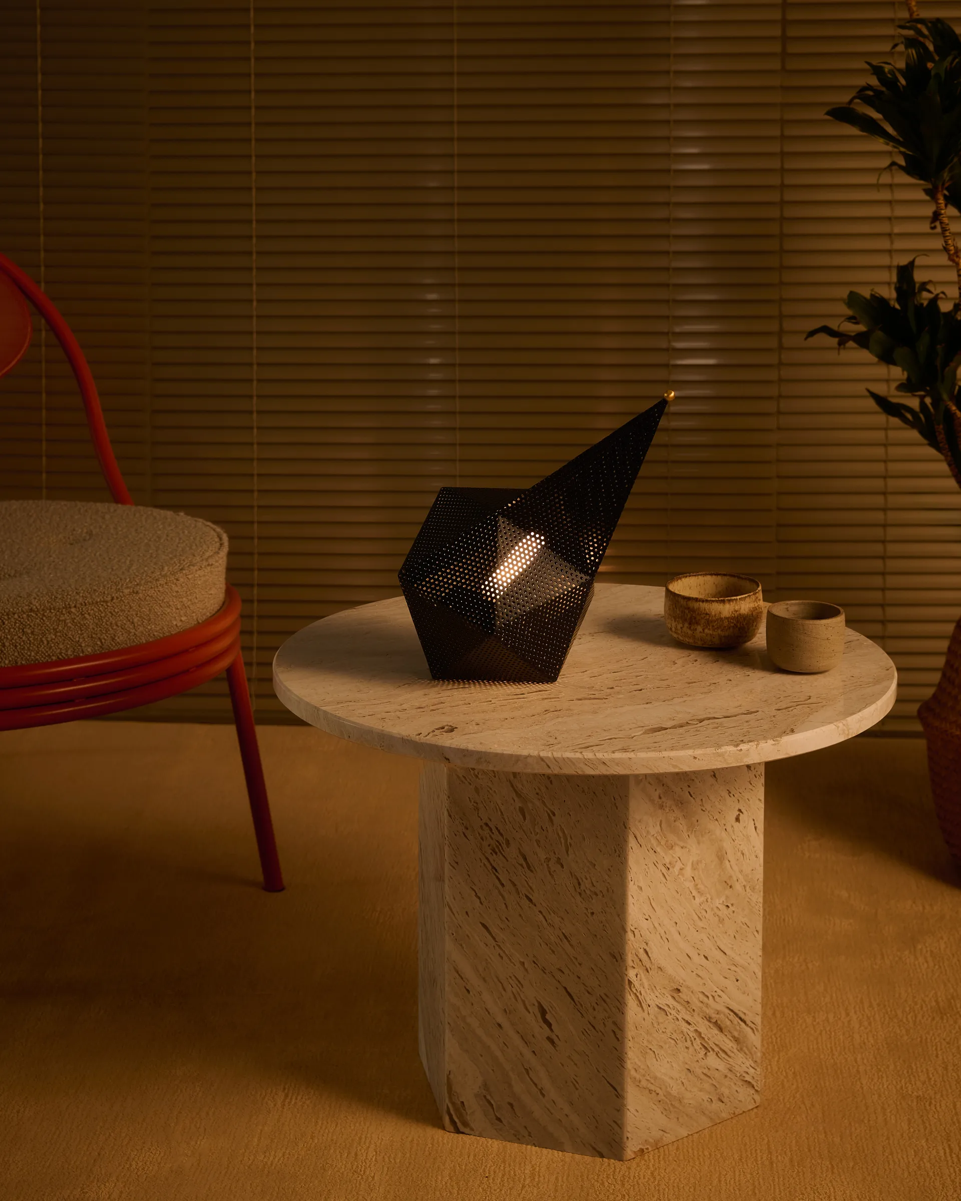 Lámpara portátil Bagdad, Soft black semi matt GUBI