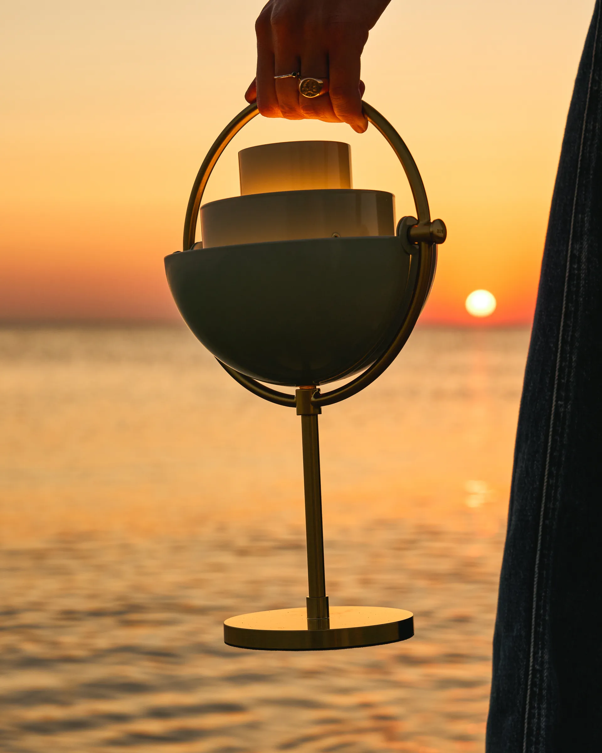 Lámpara portátil Multi-Lite, Pastel gray GUBI