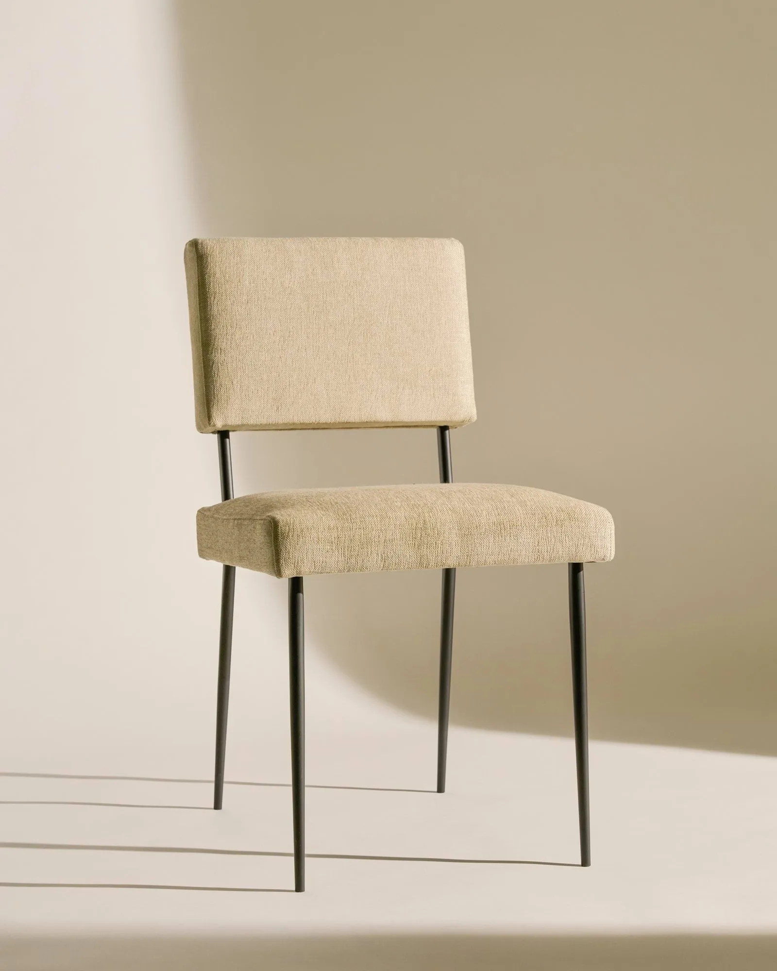 M-Chair silla, Bonito 075-negro mate GUBI