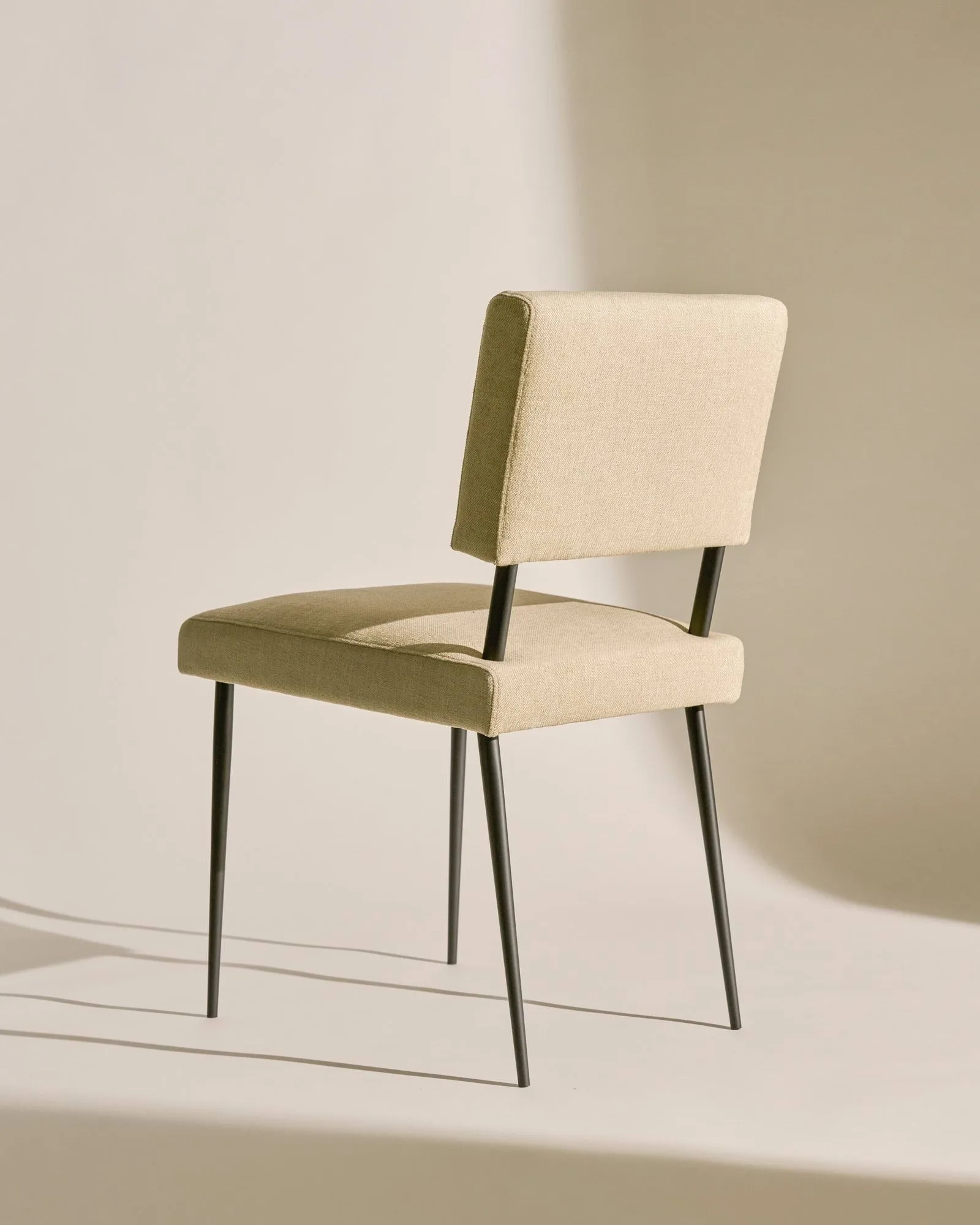 M-Chair silla, Bonito 075-negro mate GUBI