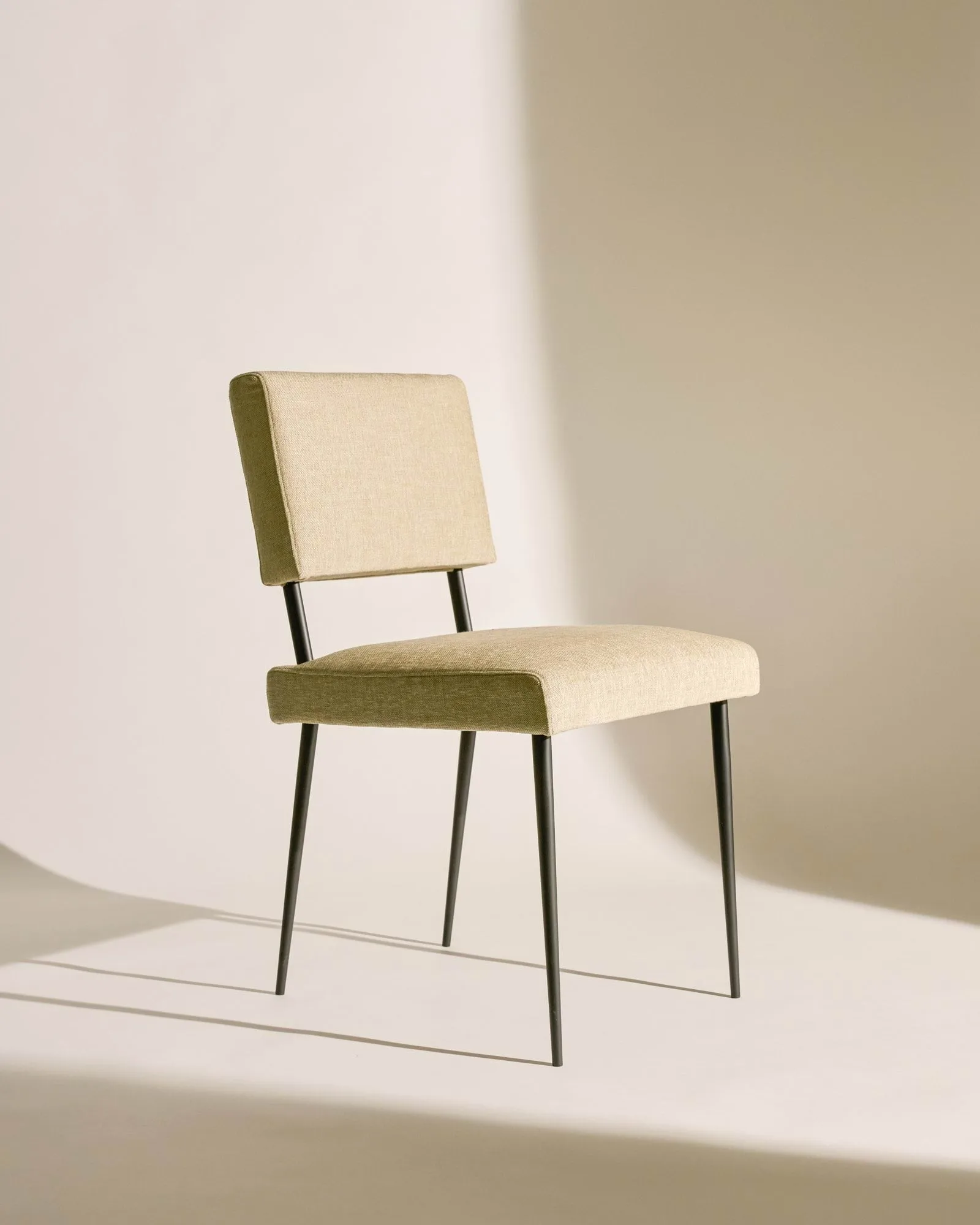 M-Chair silla, Bonito 075-negro mate GUBI