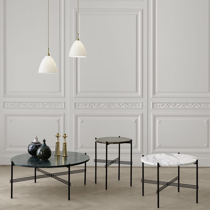 Mesa auxiliar TS con patas negras Ø 55 cm, mármol blanco GUBI