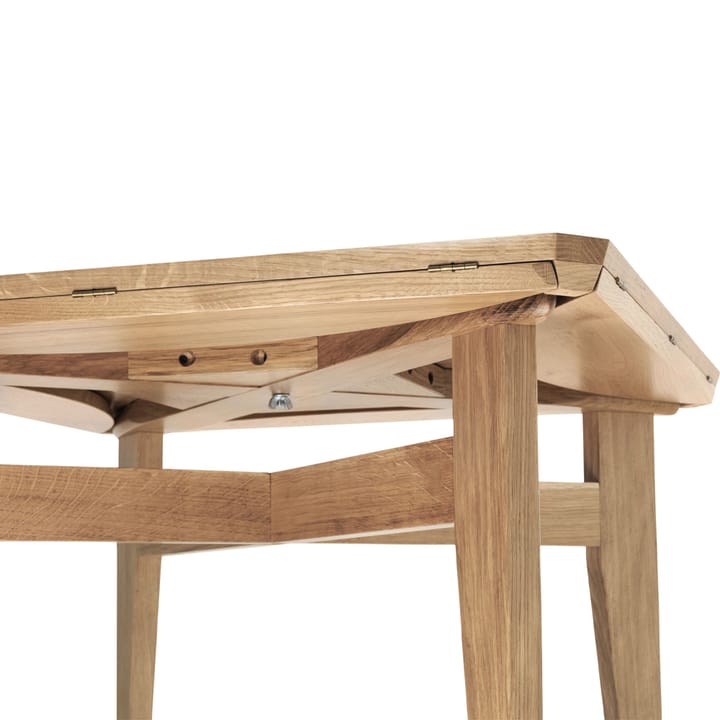 Mesa B-Table, Oak matt lacqured GUBI