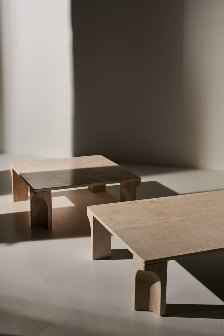 Mesa de centro Doric 80x140 cm, Banco neutro-travertino GUBI