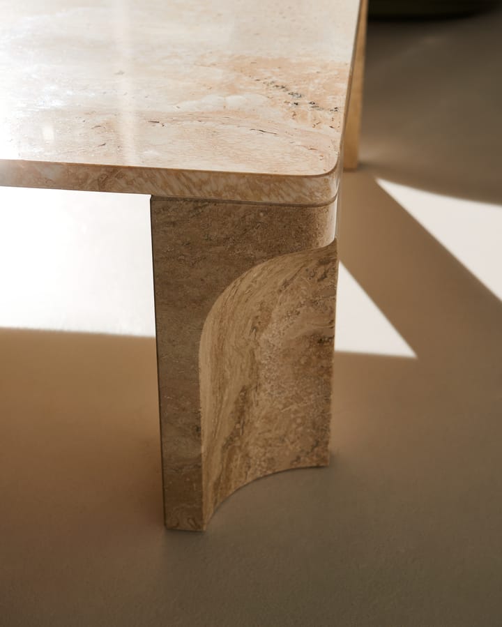 Mesa de centro Doric 80x80 cm, Banco neutro-travertino GUBI