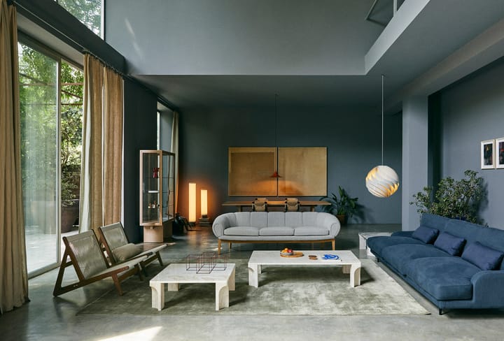 Mesa de centro Doric 80x80 cm, Banco neutro-travertino GUBI