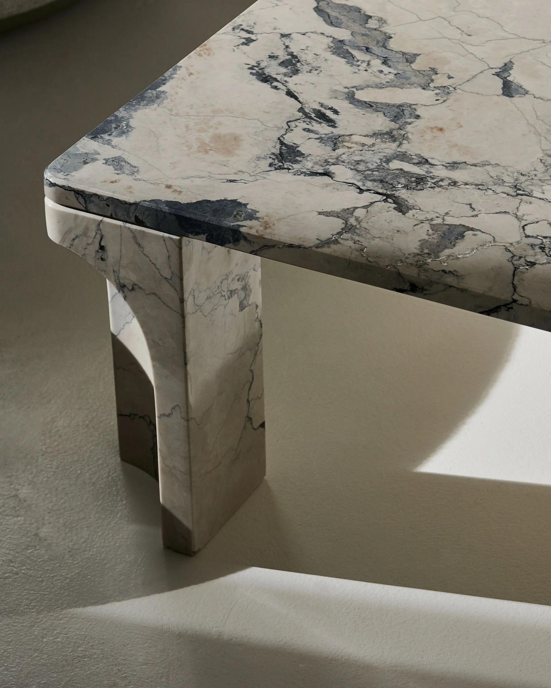 Mesa de centro Doric 80x80 cm, Electric grey GUBI