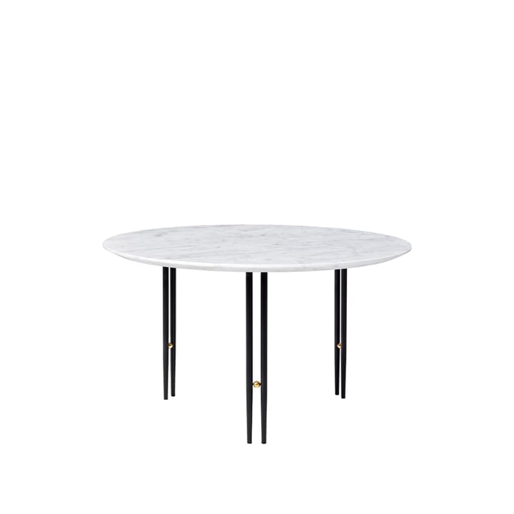 Mesa de centro IOI - White carrara marble, ø70, base negra - GUBI