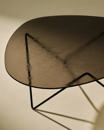 Mesa de centro Pedrera - Negro semimate - vidrio estructurado bronce - GUBI