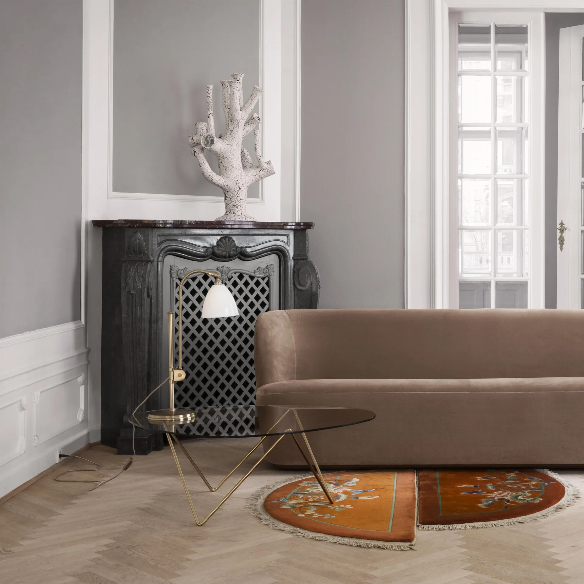 Mesa de centro Pedrera, Patas de latón GUBI