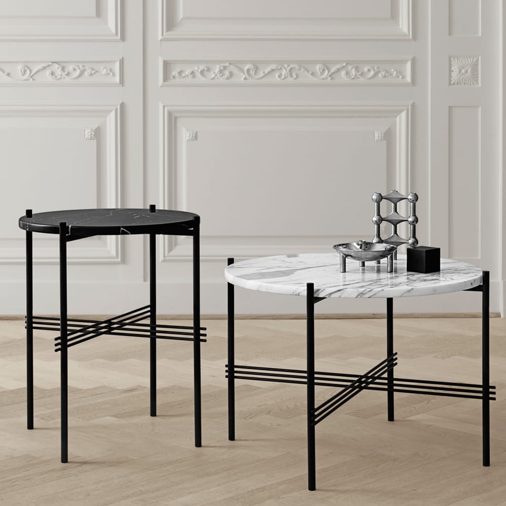 Mesa de centro TS Round, Green guatemala marble, ø80, patas de latón GUBI