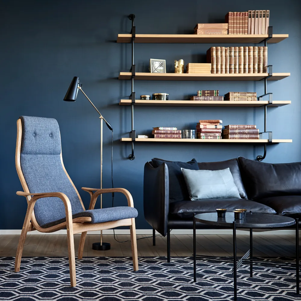 Mesa de centro TS Round, Natural white travertine, ø80, base negra GUBI