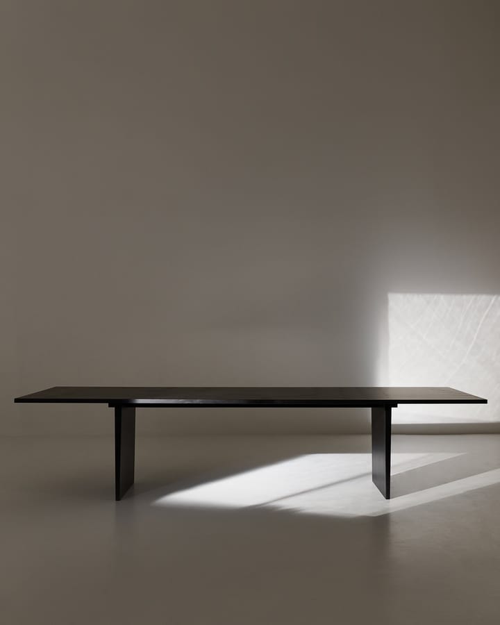 Mesa de comedor Private 100x260 cm - Roble teñido de marrón-negro - GUBI