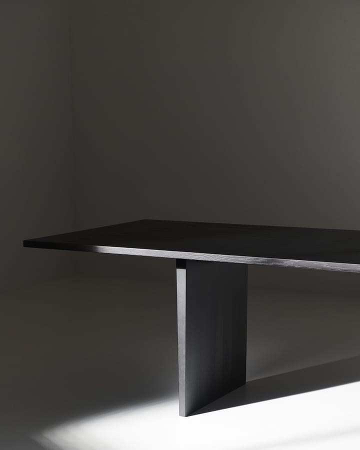 Mesa de comedor Private 100x320 cm - Roble teñido de marrón-negro - GUBI