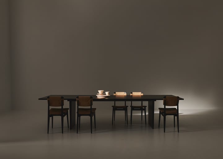 Mesa de comedor Private 100x320 cm - Roble teñido de marrón-negro - GUBI