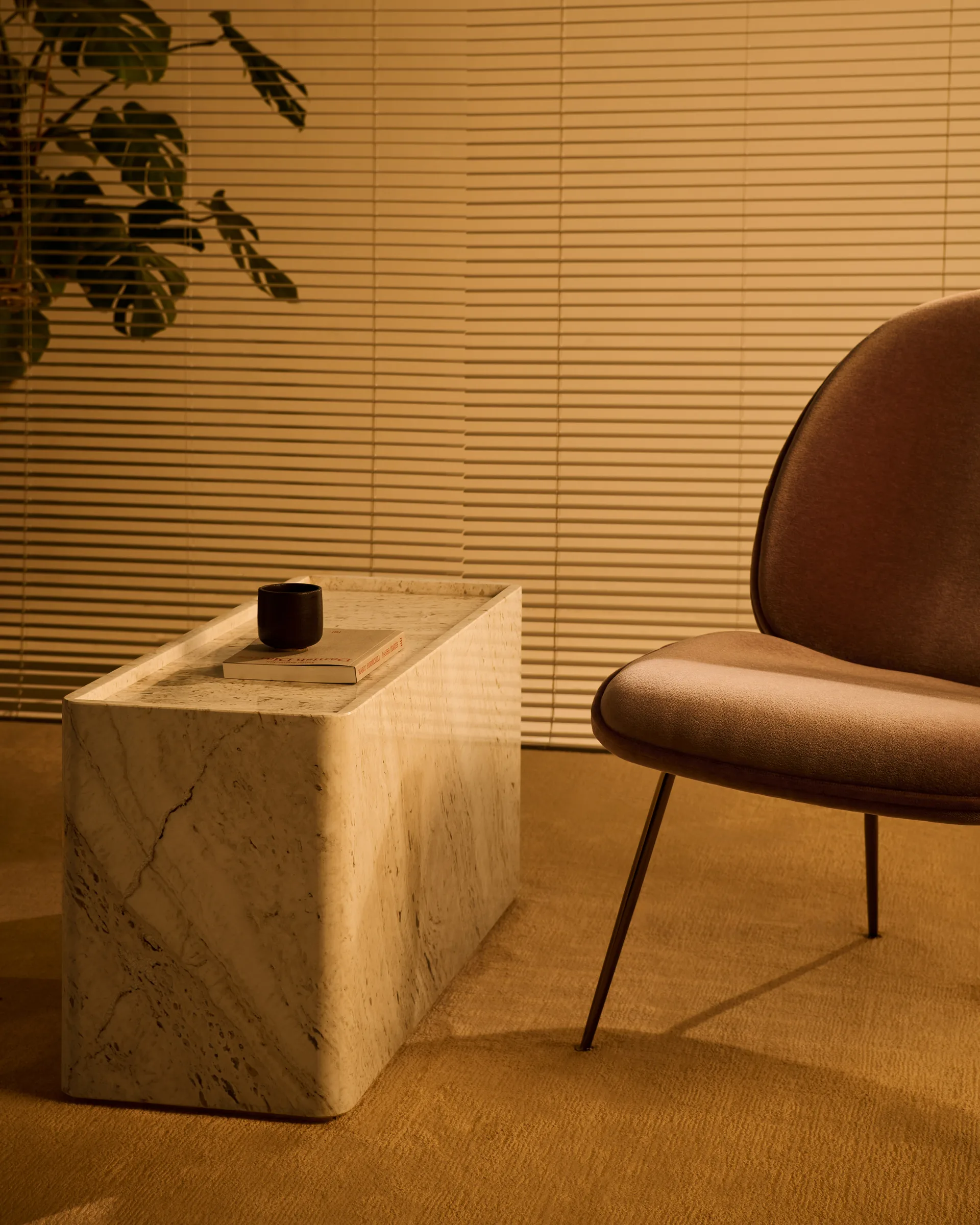 Mesa Pietra 30x80x40 cm, Neutral white travertine GUBI