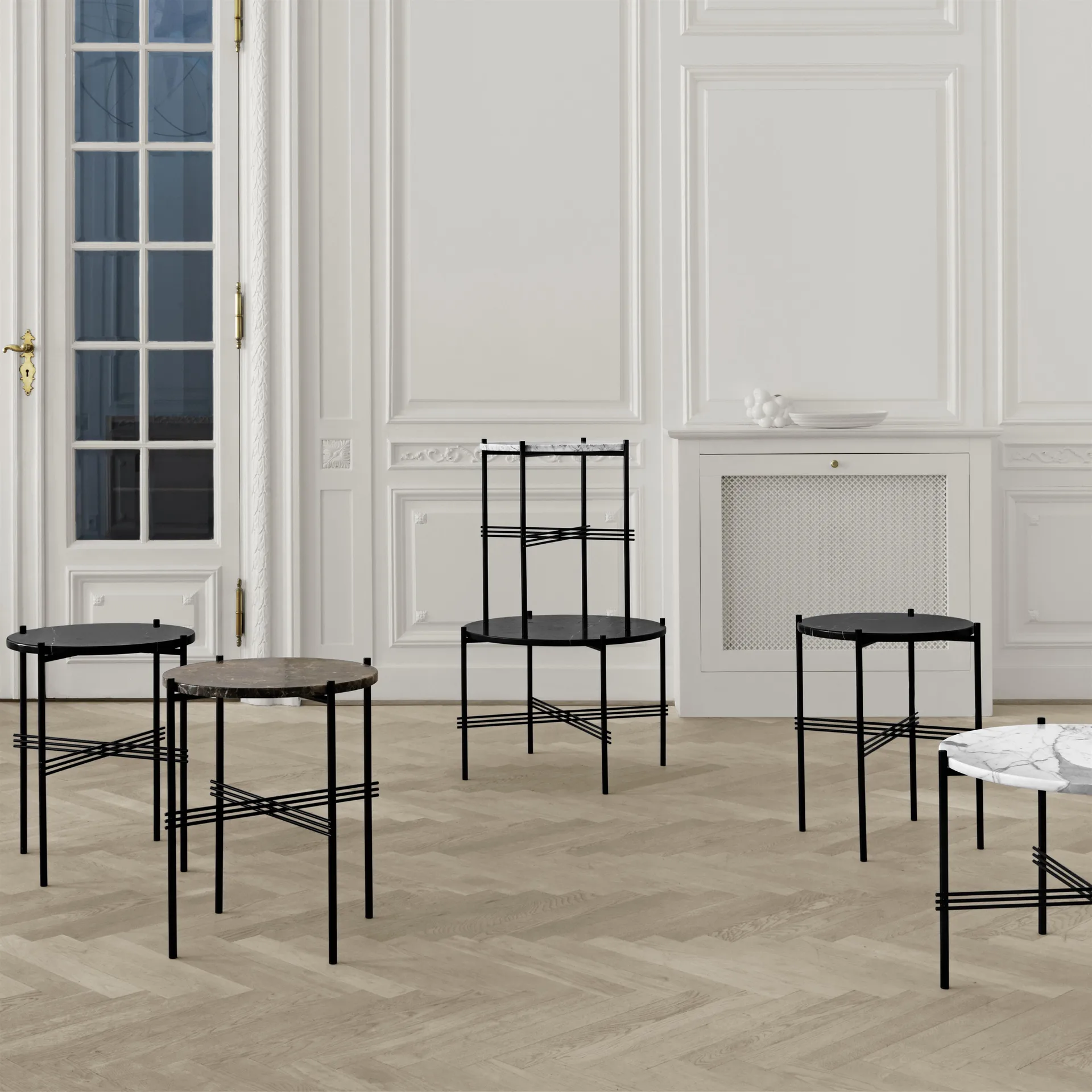 Mesa TS Ø 40 cm, mármol negro GUBI