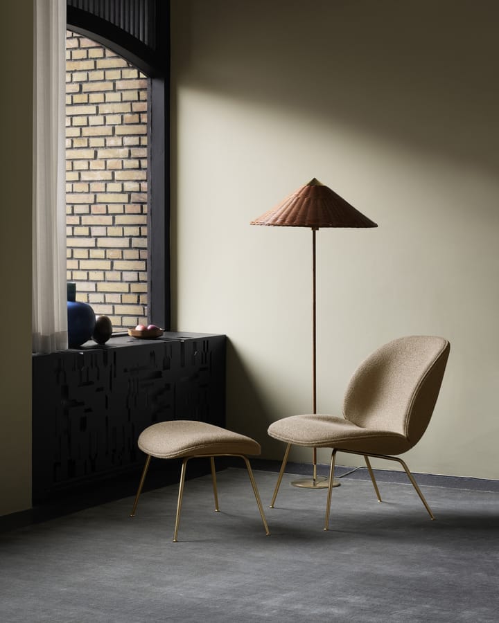 Reposapiés Beetle Ottoman totalmente tapizado conic base, Around bouclé 004-brass GUBI