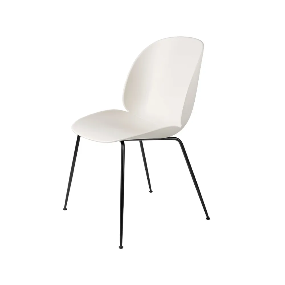 Silla Beetle, Alabaster white, patas de acero en negro GUBI