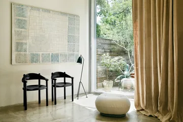 Silla con reposabrazos Daumiller - Brown-black pine - GUBI