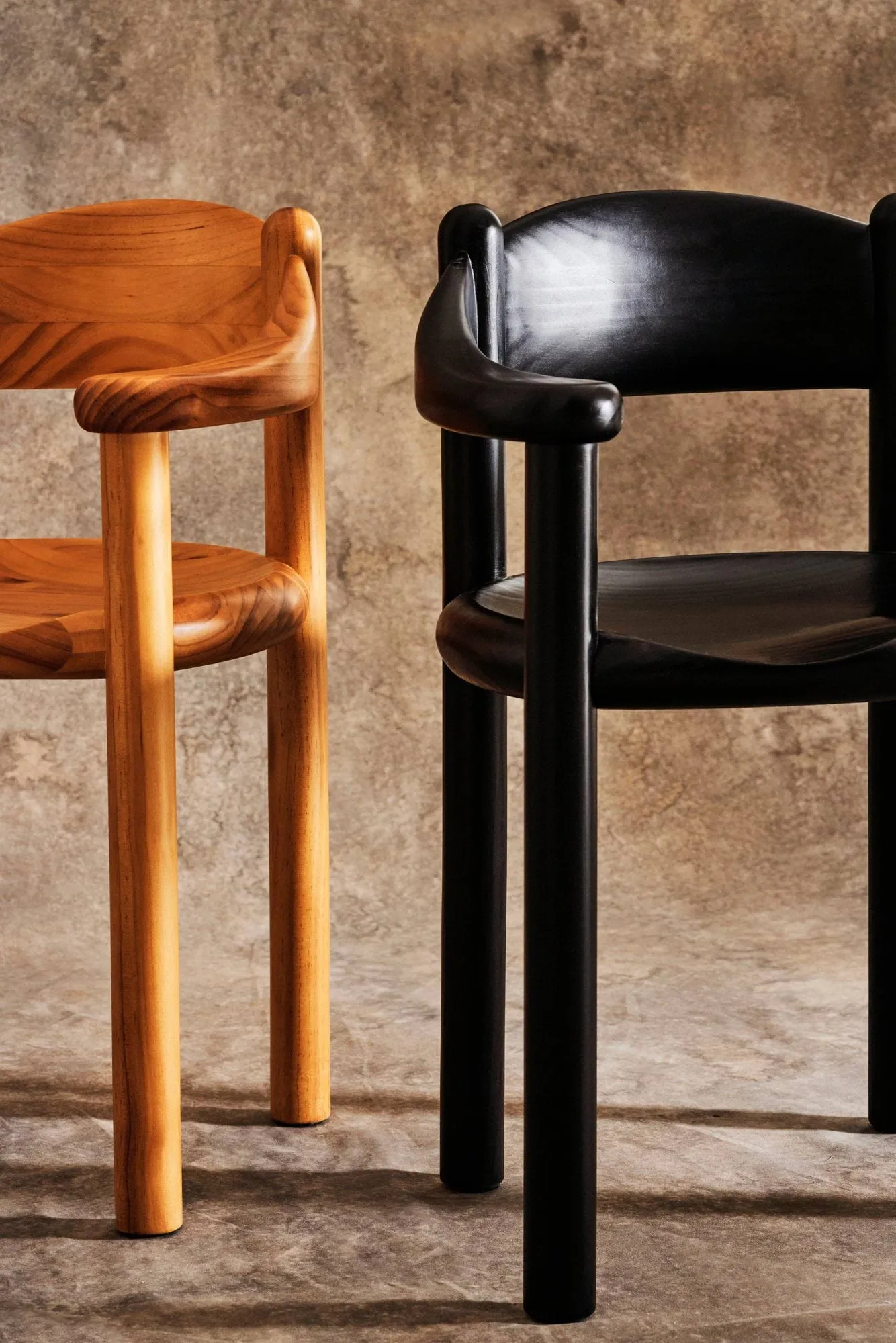 Silla con reposabrazos Daumiller, Brown-black pine GUBI