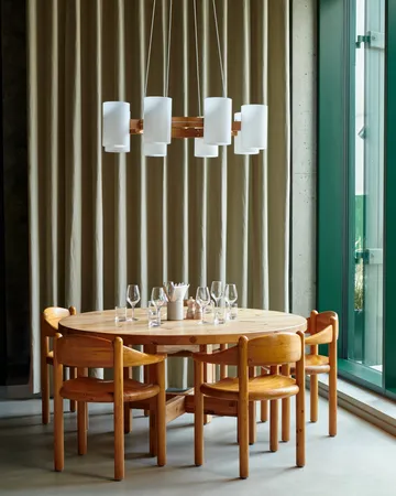 Silla con reposabrazos Daumiller - Golden pine - GUBI