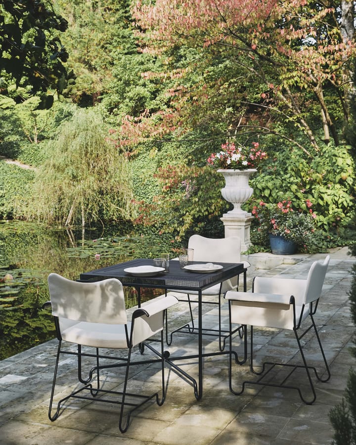 Silla con reposabrazos Tropique, Black-Leslie 06 GUBI
