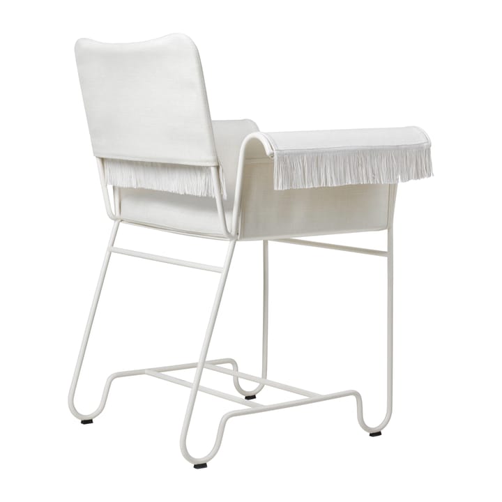 Silla con reposabrazos Tropique con flecos, White semi matt-Leslie 06 GUBI